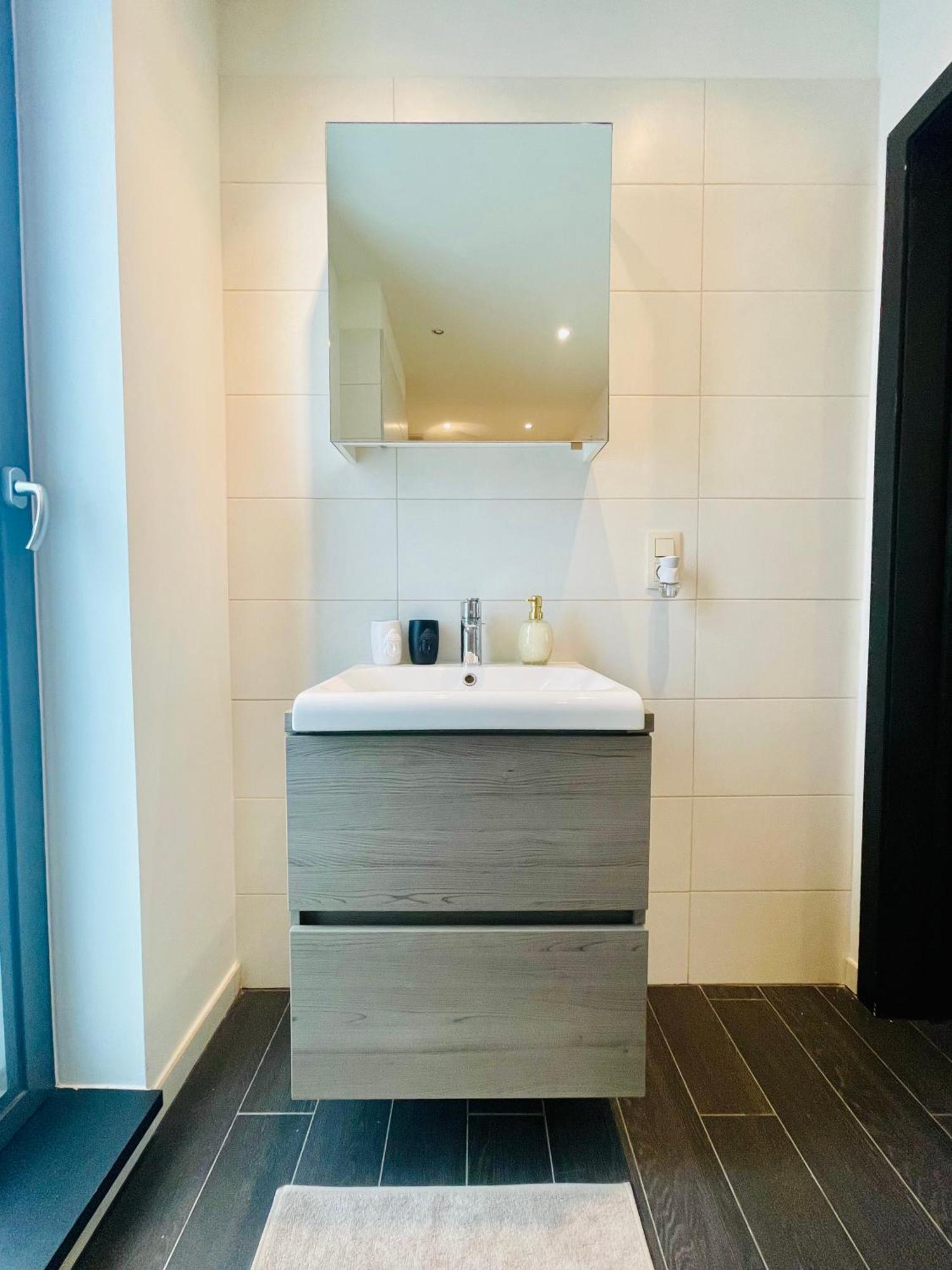 Down Town Spacious Loft Retreat With Private Parking 브뤼셀 외부 사진